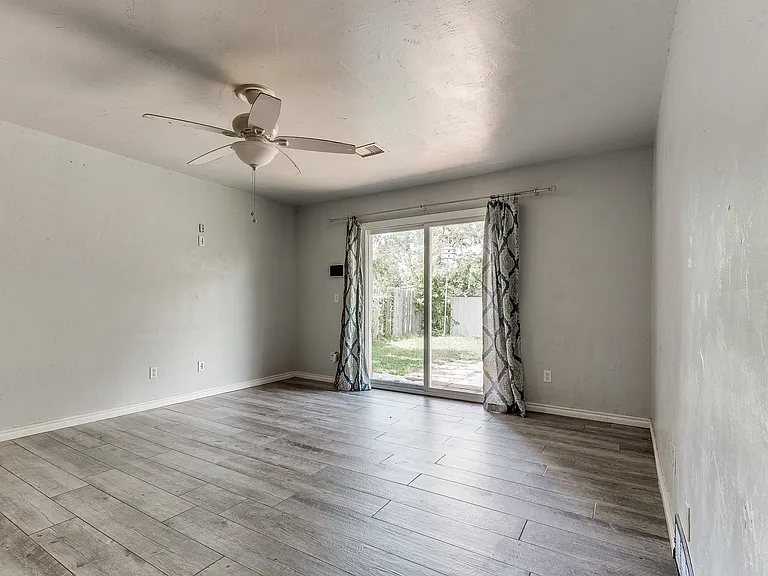 105 Paul Ave — Photo 31