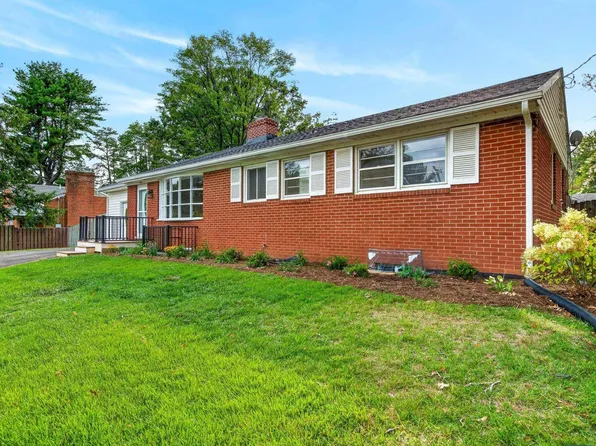 2219 Greenbrier Dr, Charlottesville, VA 22901