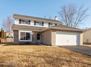 2720 Dorothy Dr, Aurora, IL 60504