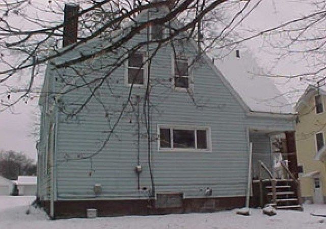 2nd image of 433 Fairmount Ave NE