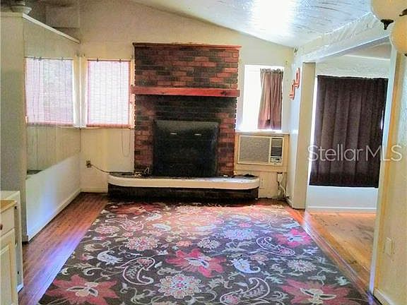 3rd image of 373 E Rose Ave