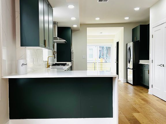 4th image of 116 Thomas St NW