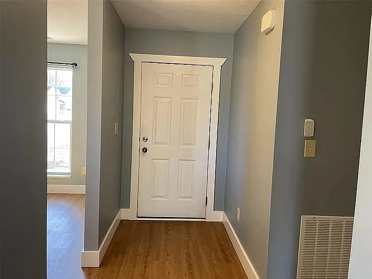 8372 Sotheby Dr — Photo 9