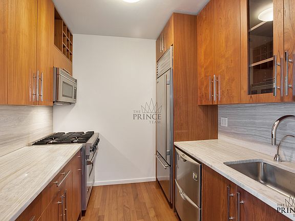 3rd image of 88 Greenwich St APT 3303