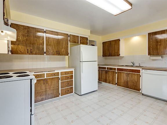 4th image of 6926 N Greenwood Blvd