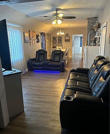 4th image of 209 1st St W