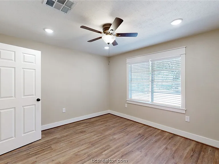 22299 FM 39 — Photo 12