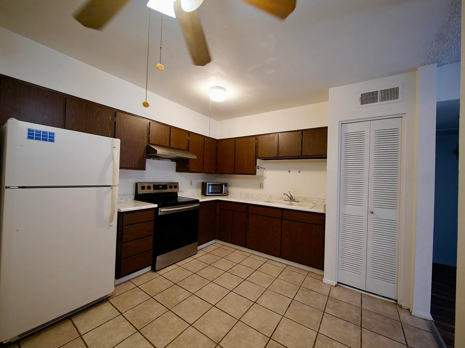 2 bed, 3.0 bath, 784 sqft, $1,400 — Photo 3