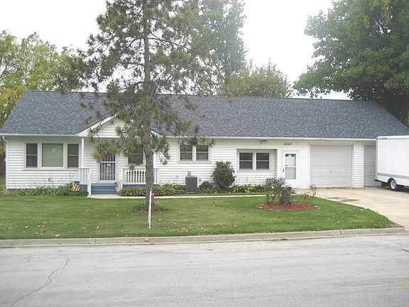 3rd image of 2323 Parkrose St