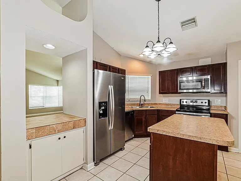 1096 Manigan Ave — Photo 8