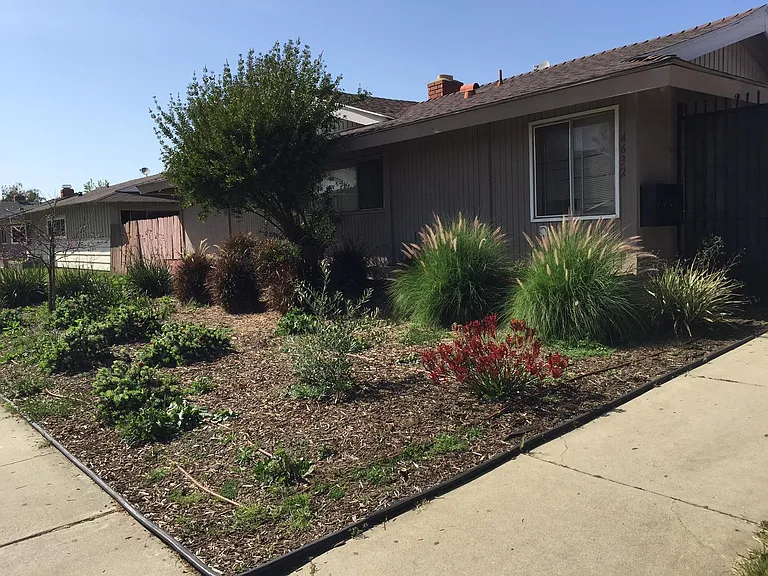 4632 Canoga St — Photo 2