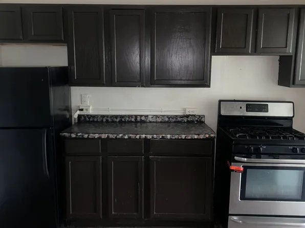Spacious 1-Bedroom Apartment with Heat and Appliances Included $700/Month, 3765 N 13th St #5, Milwaukee, WI 53206