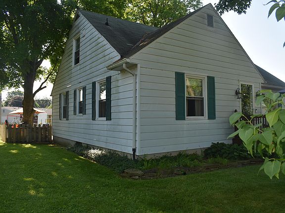 2nd image of 460 Forest Lawn Blvd