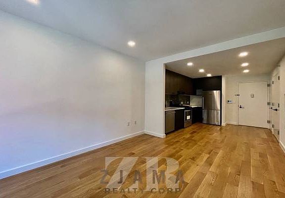 2nd image of 25 E 19th St #G2
