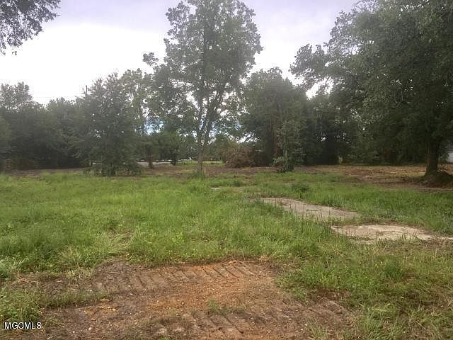 2nd image of 2007 W 2nd St