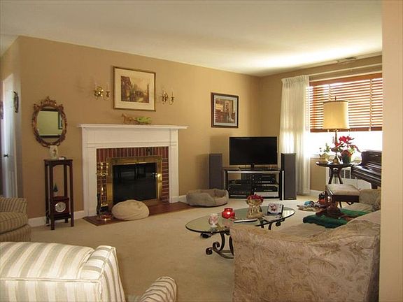 4th image of 100 Delrey Ave