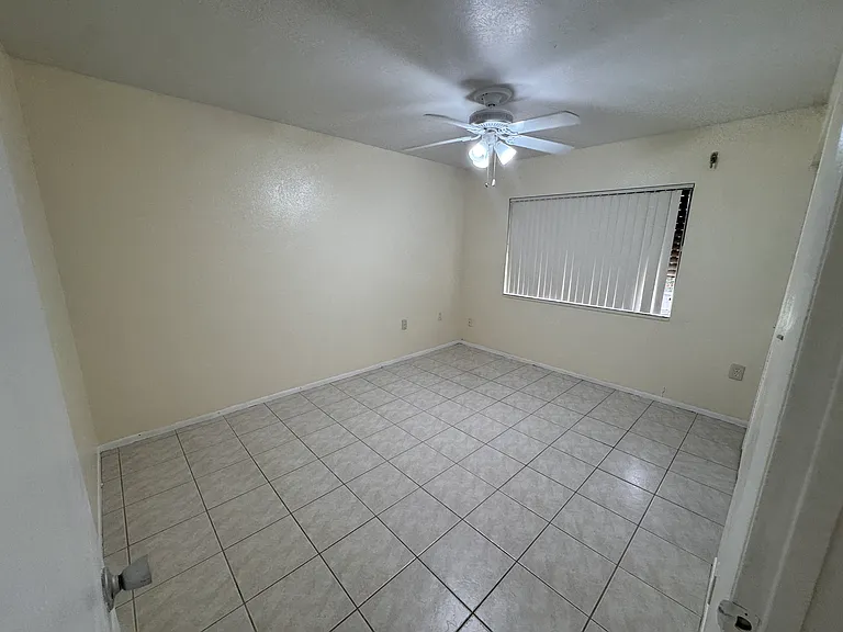 1575 Greenlea Dr #1 — Photo 10