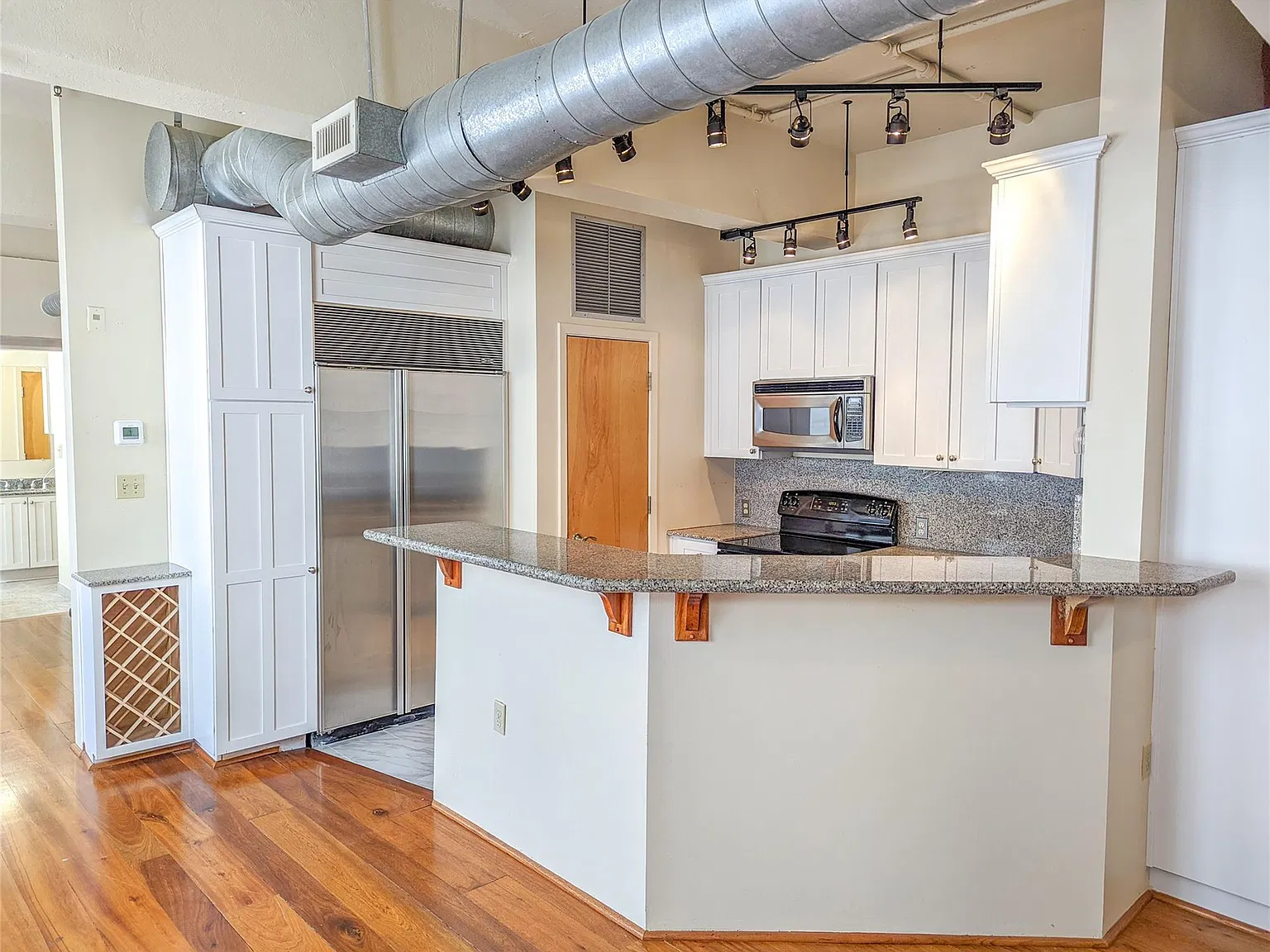 1 bed, 1.0 bath, 1000 sqft, $2,200 — Photo 4