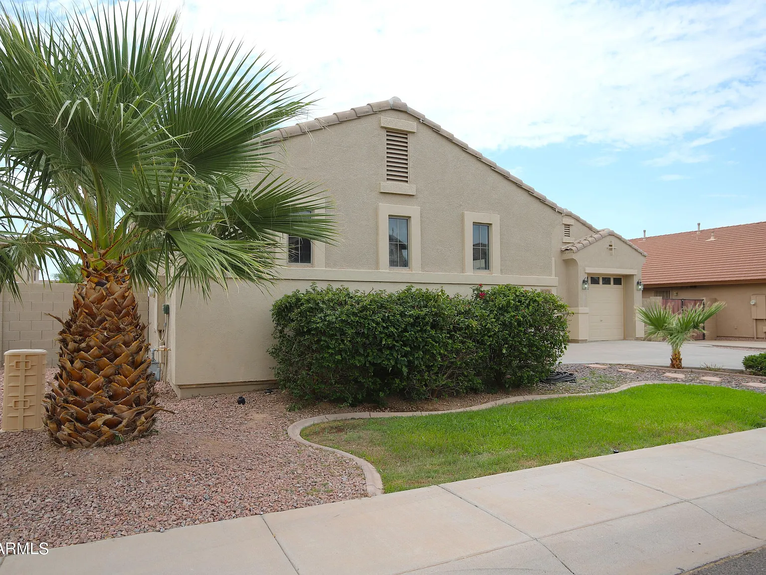 3 bed, 2.5 bath, 2292 sqft, $2,500 — Photo 2