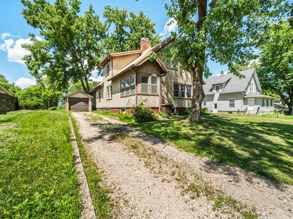 2921 Wood St, Ames, IA 50014