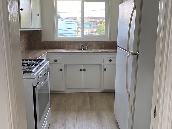 5th image of 2345 Westwood Blvd #7