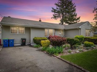 9 Briarwood Dr, Somerset, NJ
