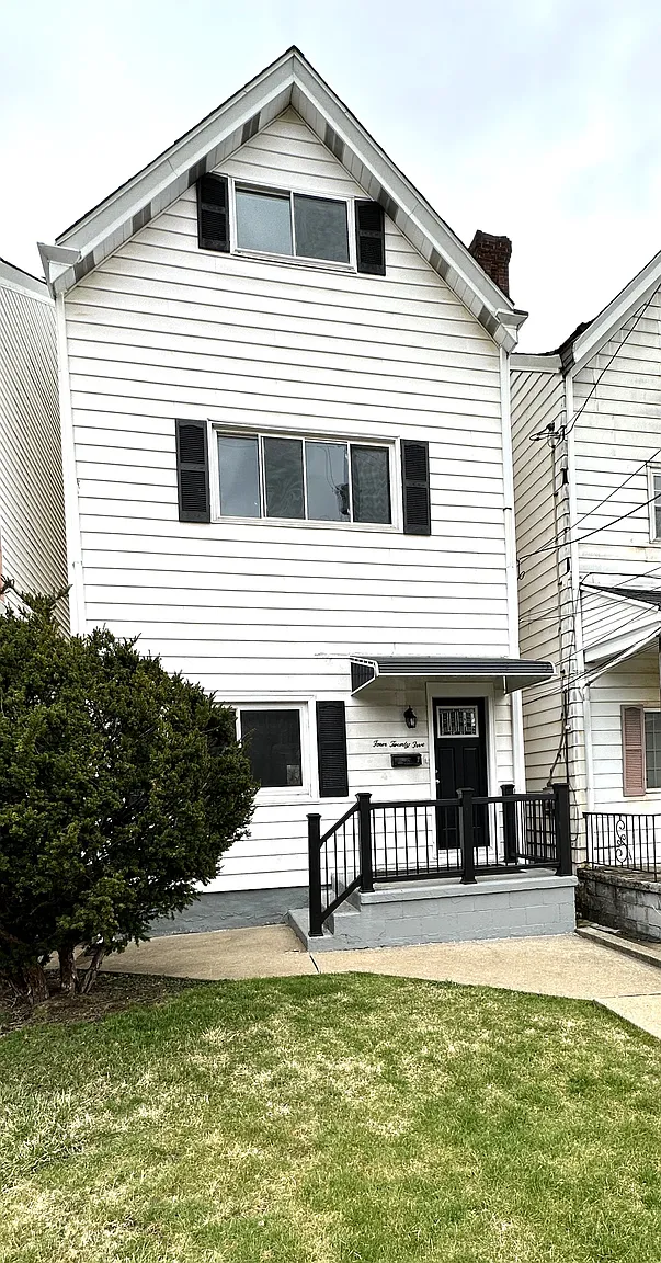 425 S Evaline St photo 1