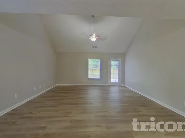 17 Black St — Photo 2