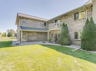 3331 N Casaloma Dr APT 19, Appleton, WI 54913