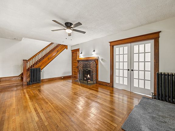 4th image of 136 Marsden St
