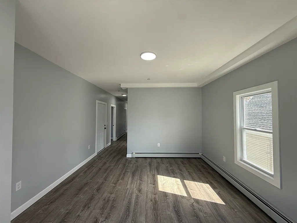 4 bed, 1.0 bath, 850 sqft, $2,800 — Photo 3