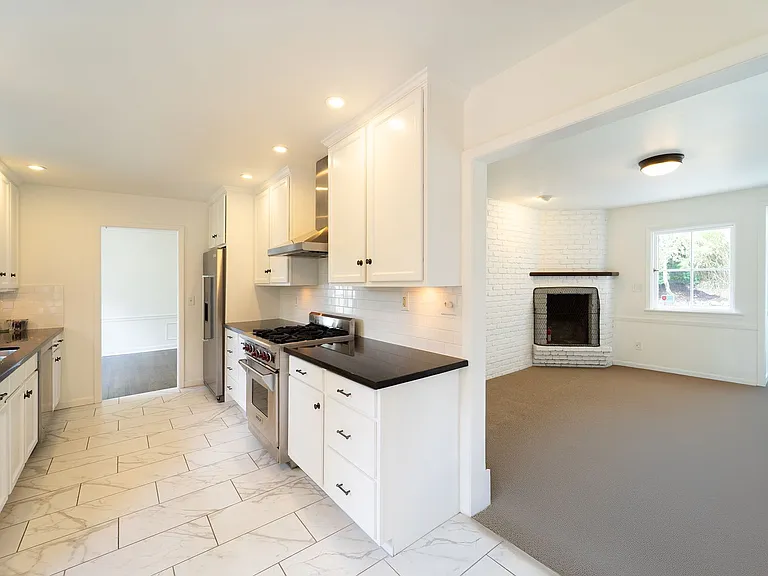 Brentwood House — Photo 35