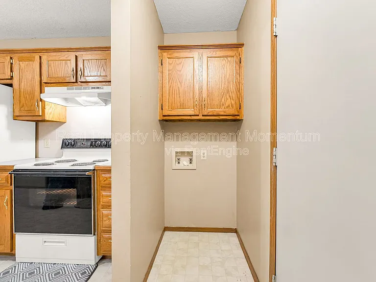 2671 N Cedar Ave — Photo 13
