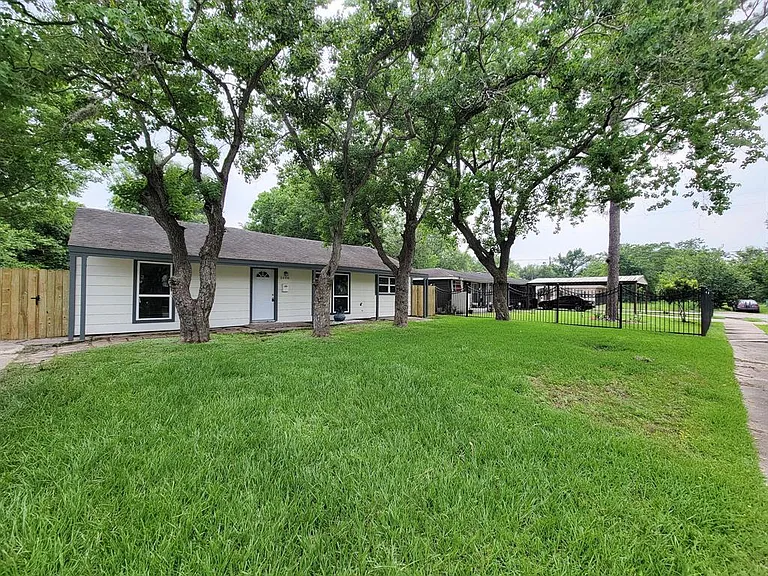 5606 Willow Glen Dr — Photo 2