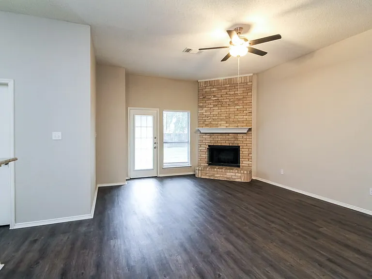 2717 Pioneer Ln — Photo 3