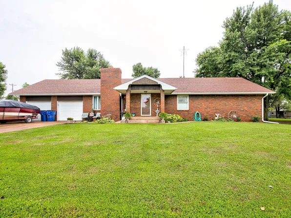 320 W 5th St, Helena, OK 73741