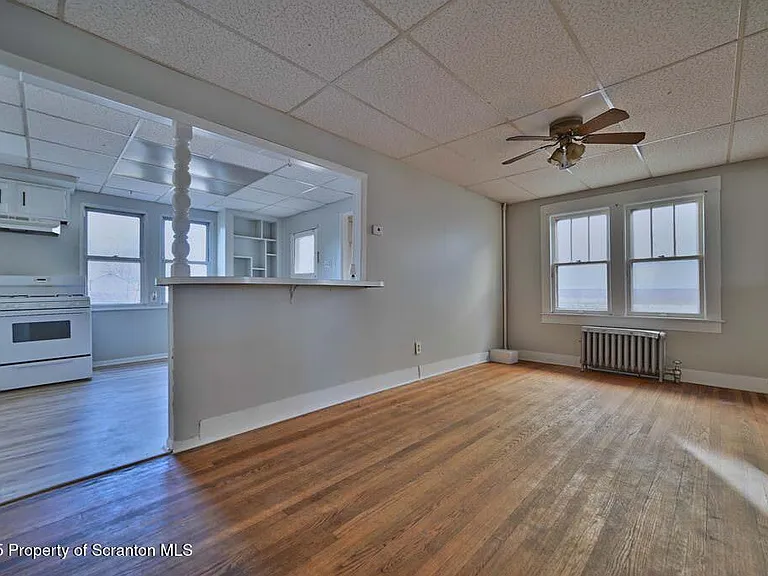 416 E Market St — Photo 16