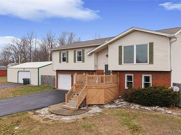 2nd image of 6828 Farnsley Knob Rd