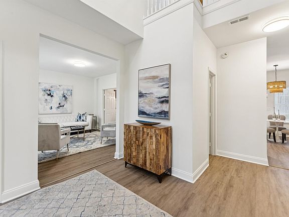 4th image of 576 Forest Lakes Dr