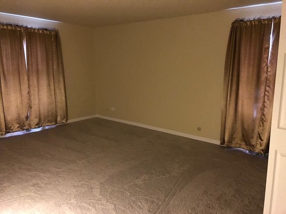 3rd image of 9 Graymoor Ln