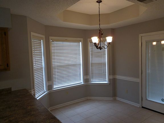 4th image of 503 Edgewood Dr