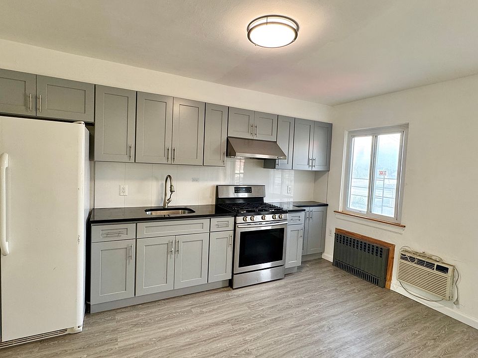 1st image of 19917 26th Ave #2