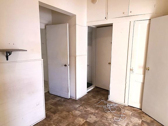 5th image of 4917 Vernon Blvd Floor 2