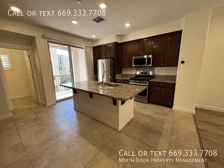 2762 Ferrara Cir — Photo 18