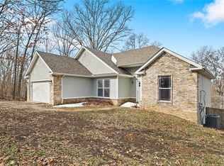 4 Stuart Cir, Bella Vista, AR 72714