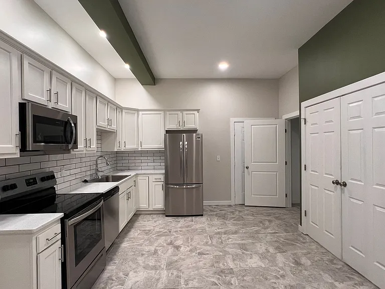 24 NW 6th St #103 — Photo 12