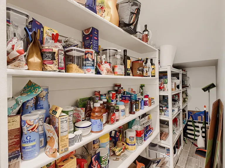 Walk in pantry