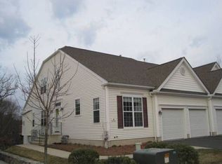 4 Meadowview Ct, Canton, CT 06019