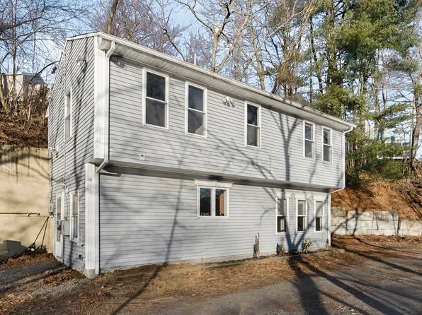 2 Chapel Ln, Lincoln, RI 02865