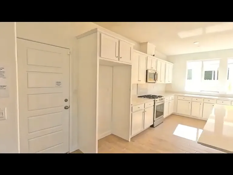 3459 N Cypress Ave — Photo 11
